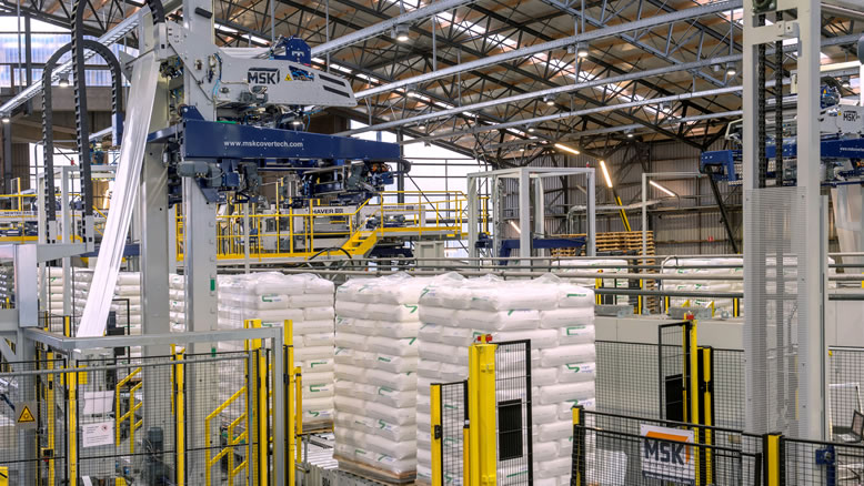 MSK stretch hooders are highly efficient packaging systems for securing loads on pallets. 